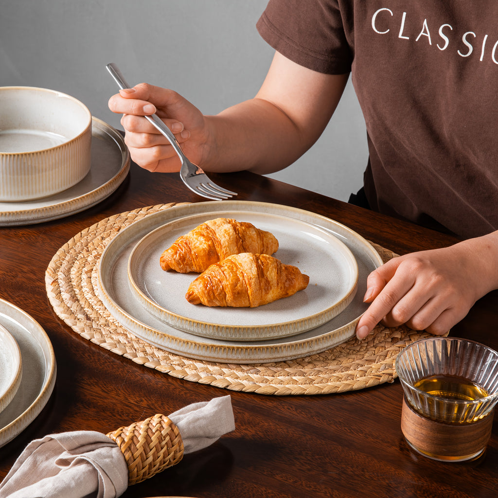 12pcs Striped Cream Beige Ceramic Dinnerware Set, Plate Spaghetti Bowl Soup Bowl Reaction Glaze Dinnerware Set, Modern High-end Ceramic Stoneware, Dishwasher And Microwave Can Be Used, Suitable for Gifts, Parties, Weddings, Family Dinners